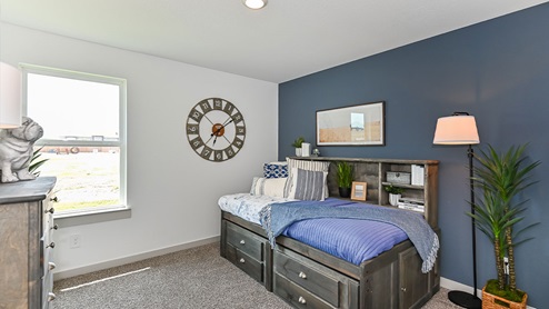 guest bedroom blue accent wall