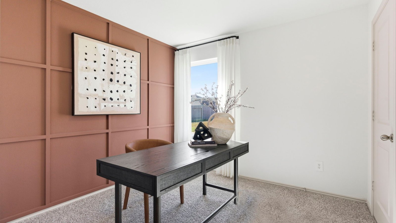 secondary bedroom with one window