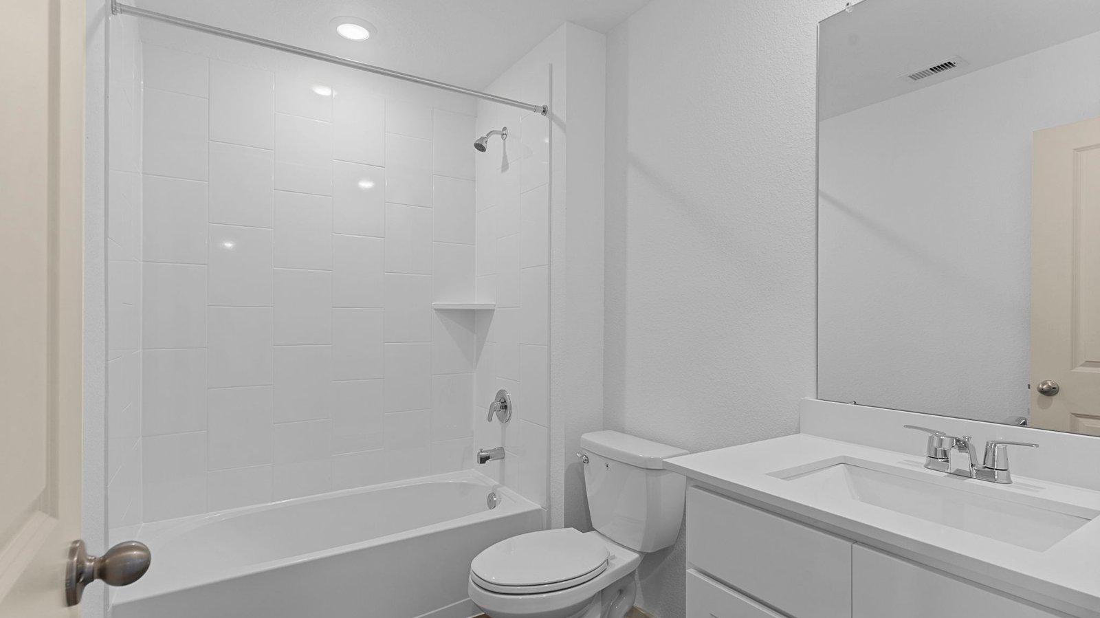 secondary bathroom with one sink and a bathtub and shower combo