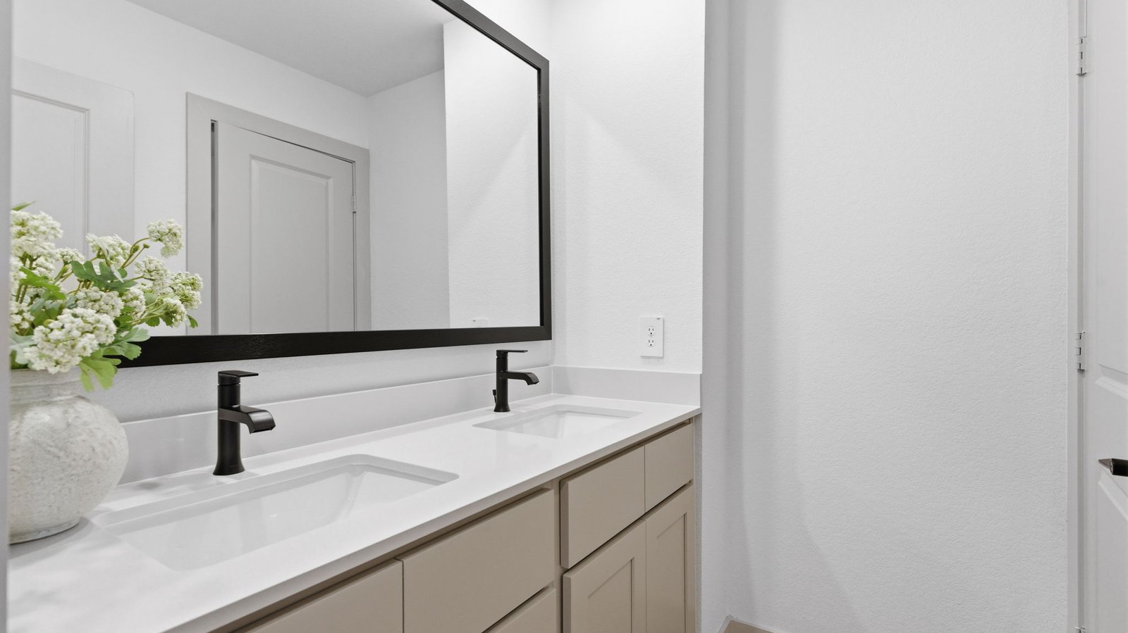 Spacious ensuite bathroom with walk-in closet