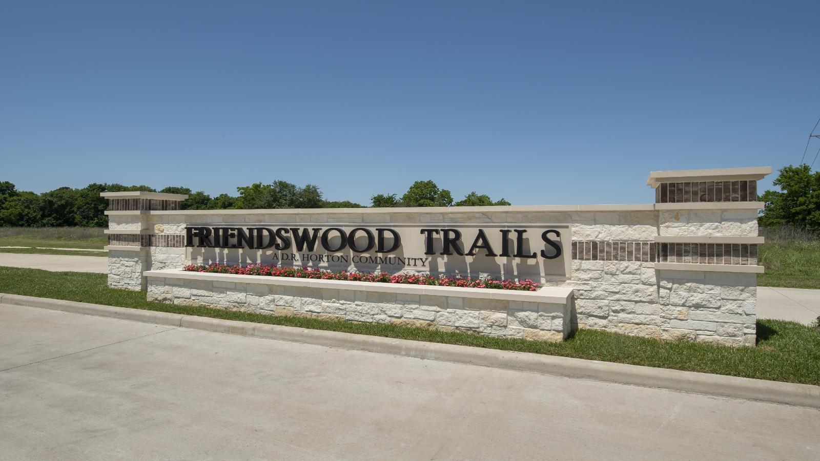 friendswood trails entry sign into the community