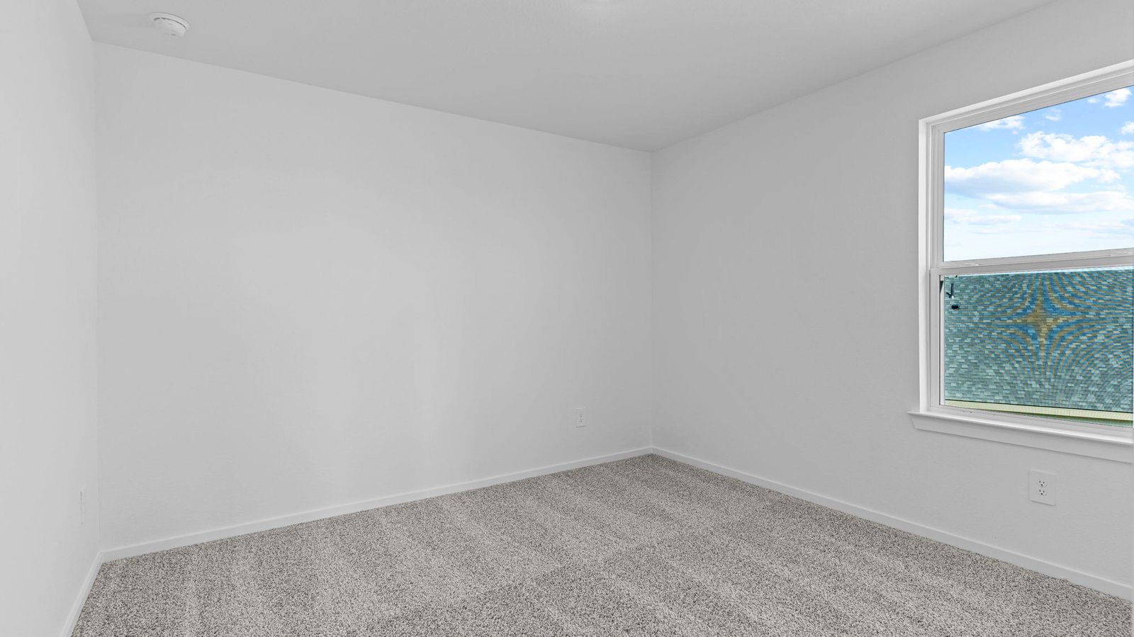 secondary bedroom with one window