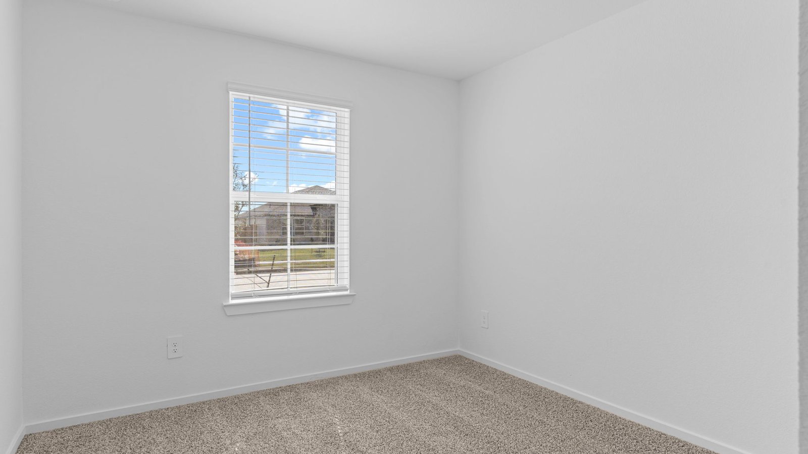 secondary bedroom with one window