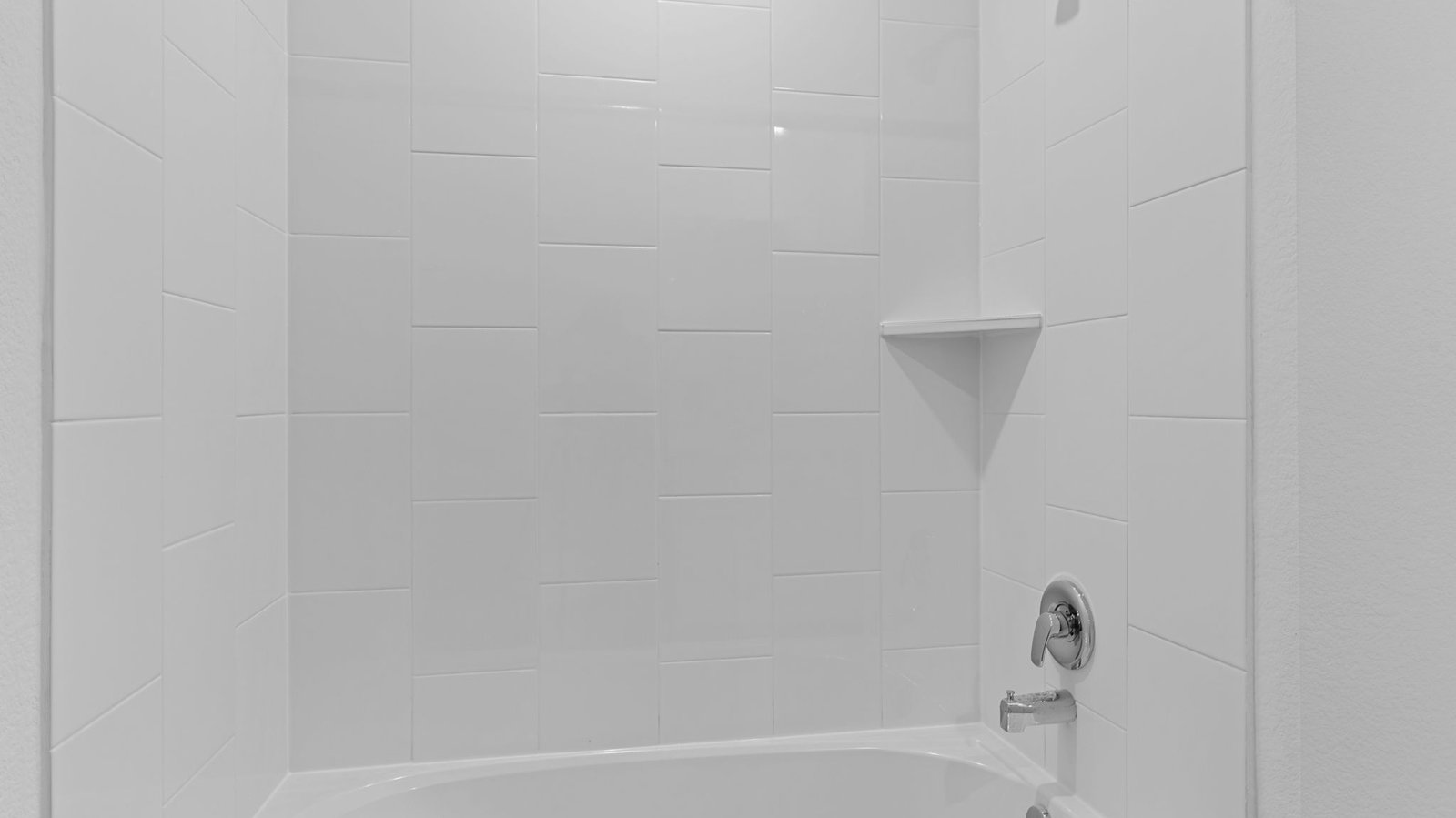 secondary bathroom tub and shower