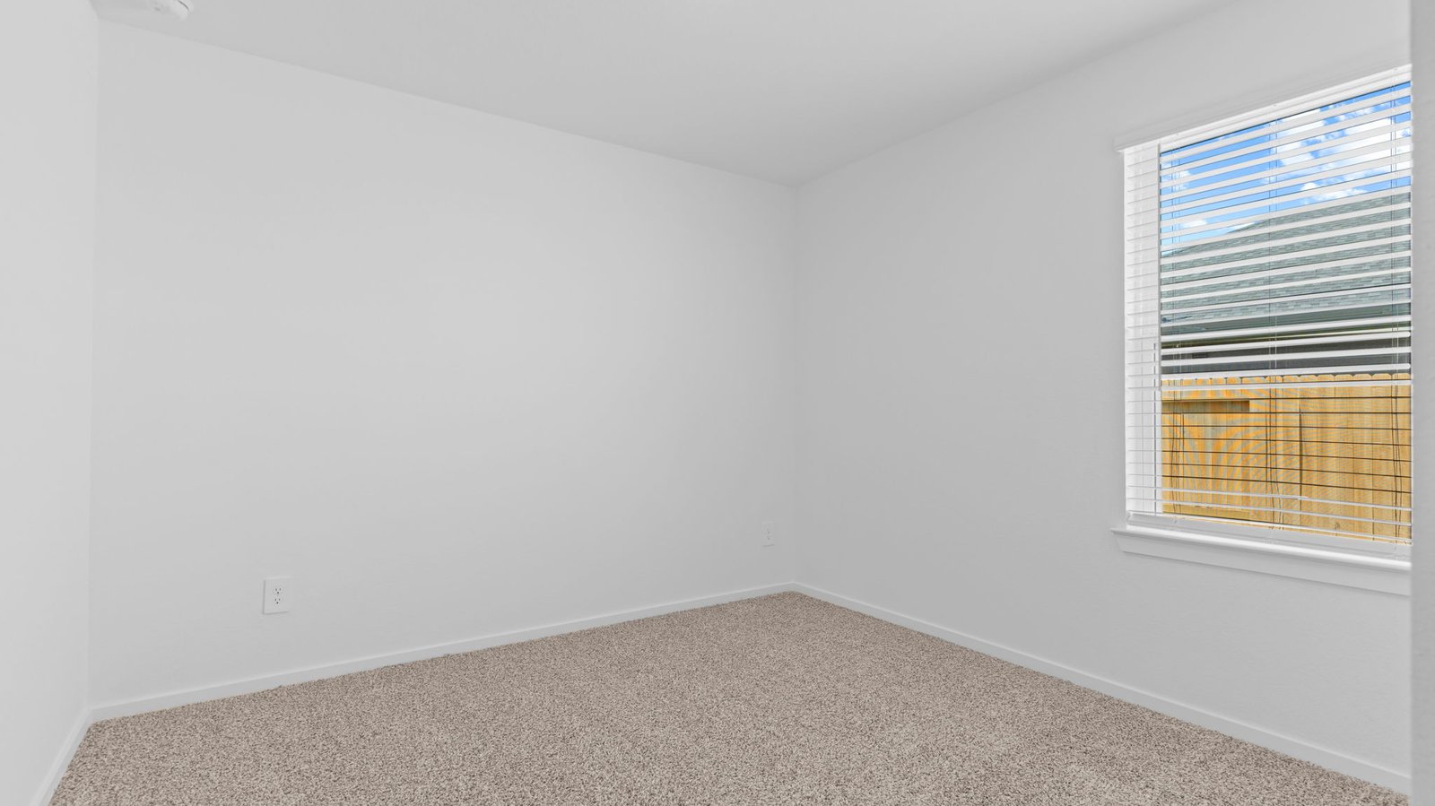 secondary bedroom with one window