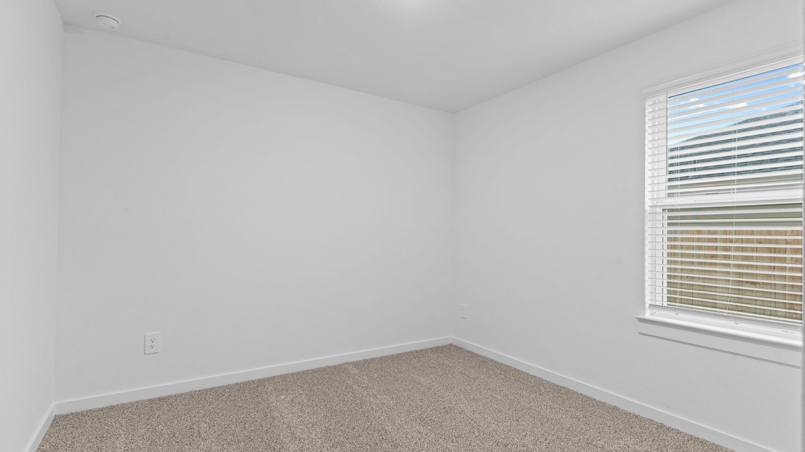 secondary bedroom with one window