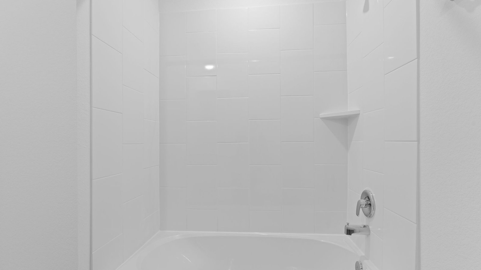 secondary bathroom tub and shower