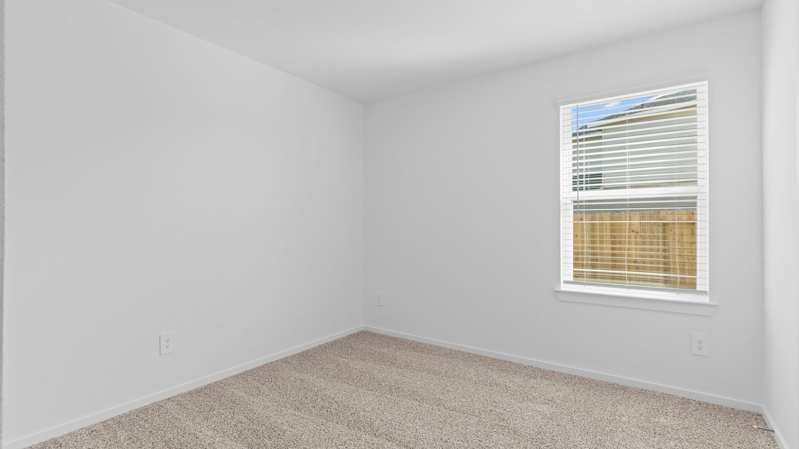 secondary bedroom with one window