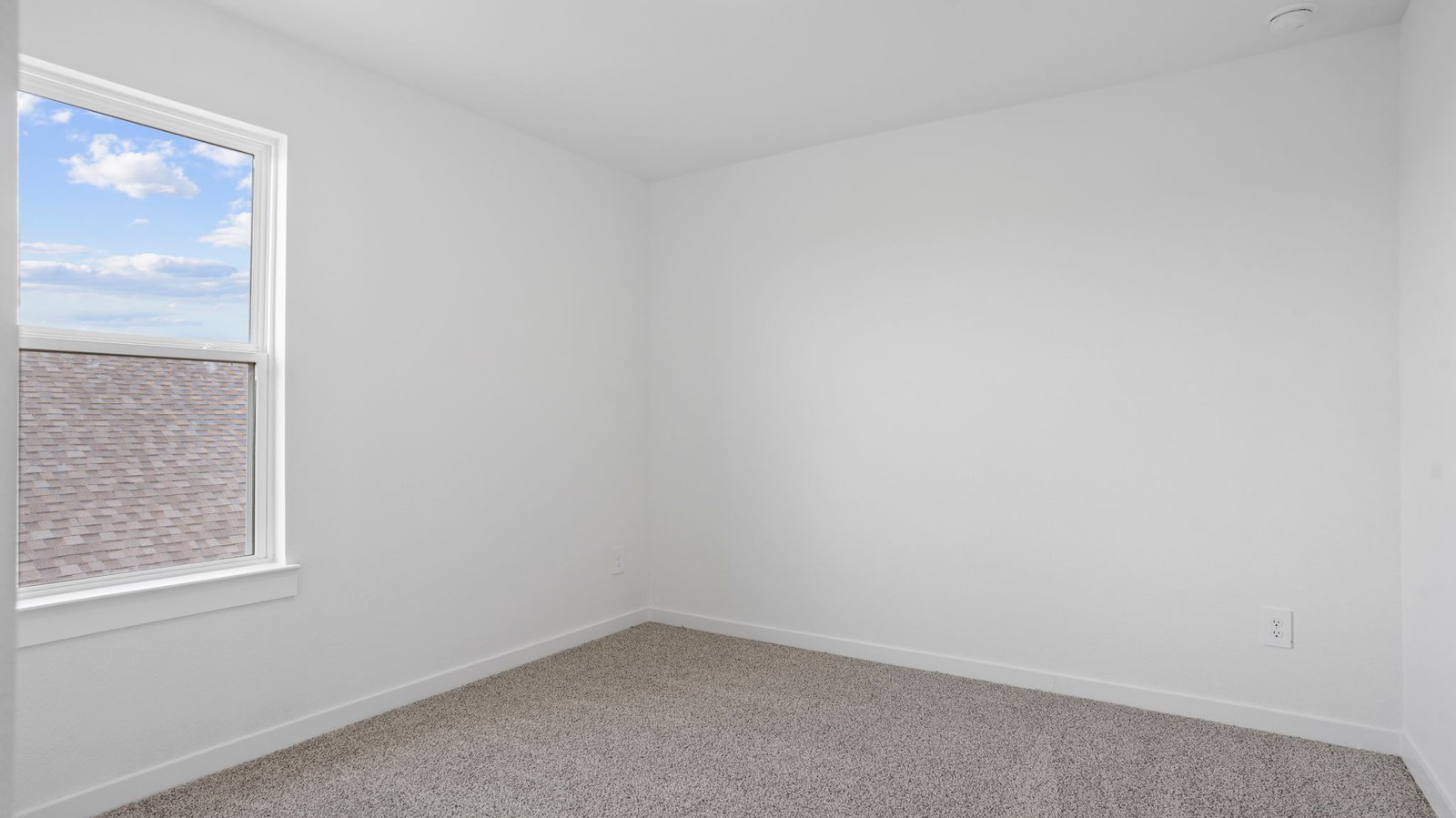 secondary bedroom with one window