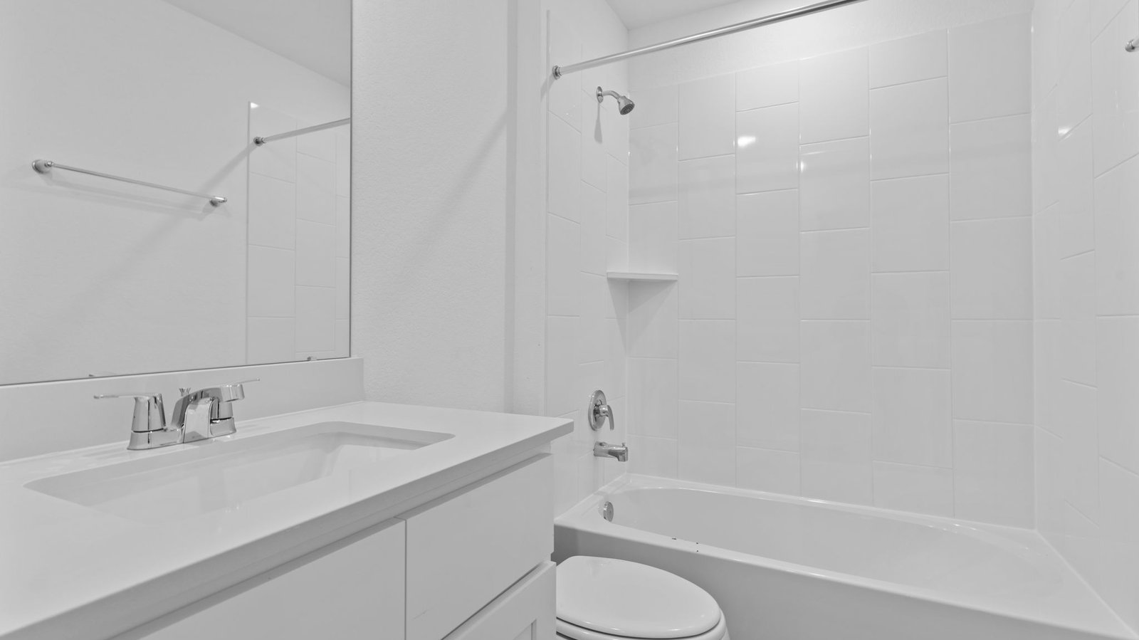 secondary full bathroom with one sink tub and shower