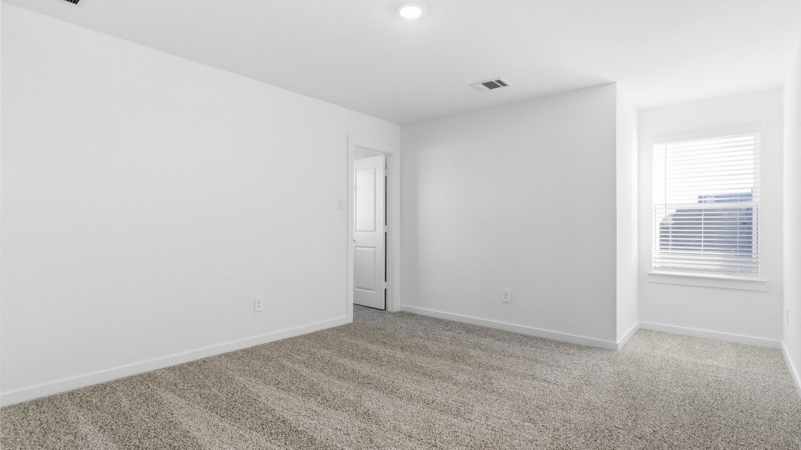 secondary bedroom with one window