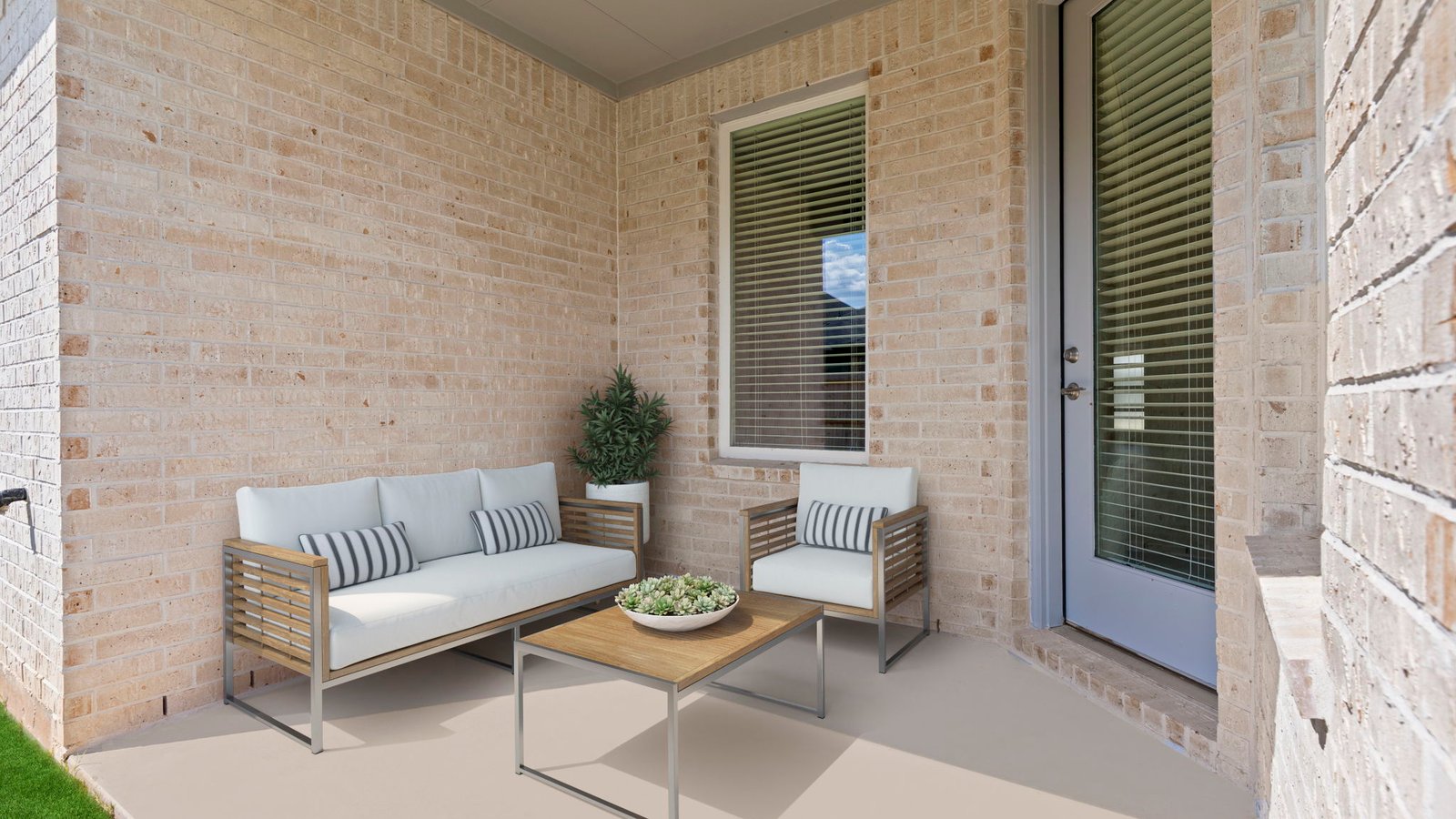 covered backyard patio