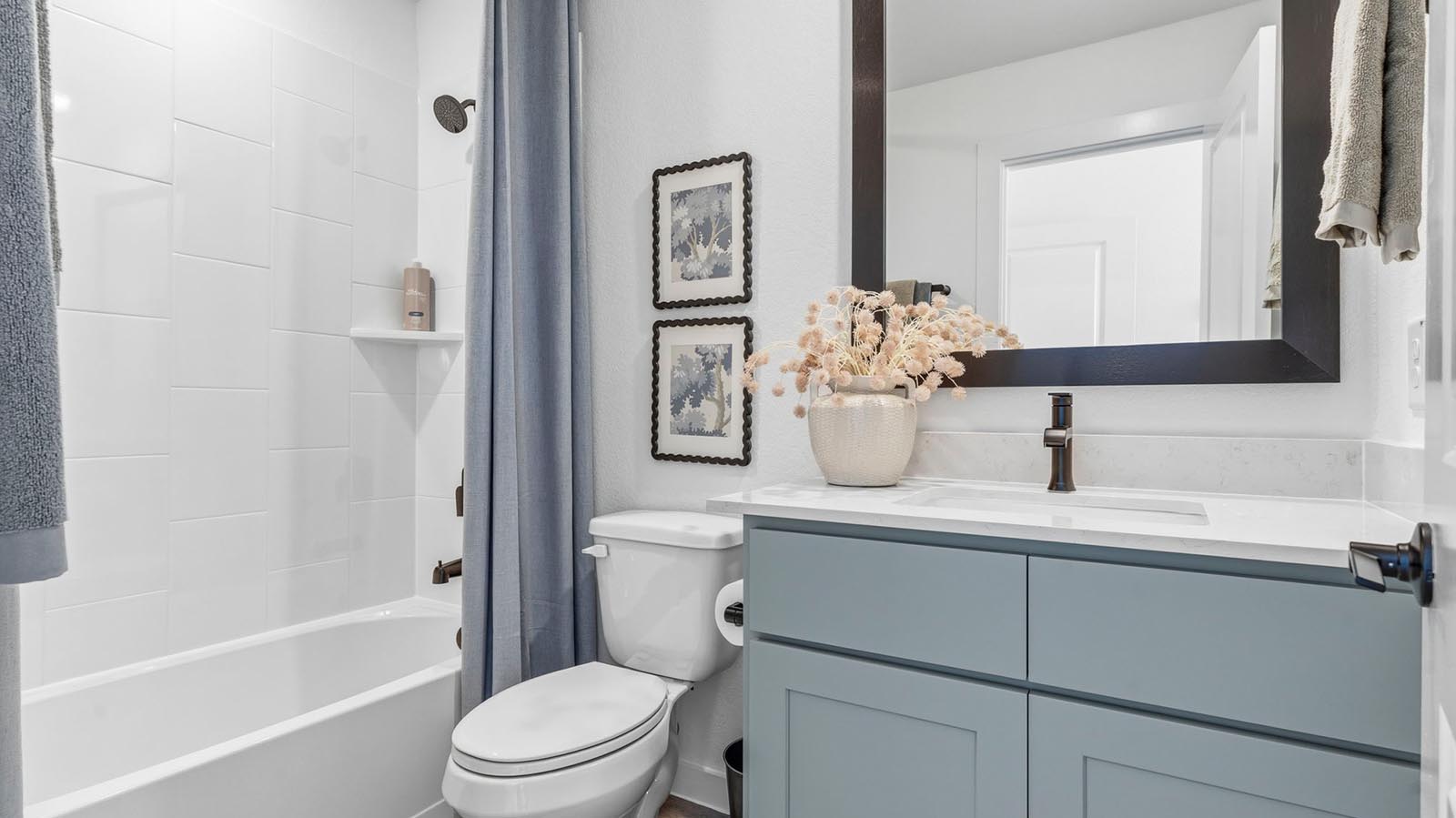 secondary full bathroom with one sinks