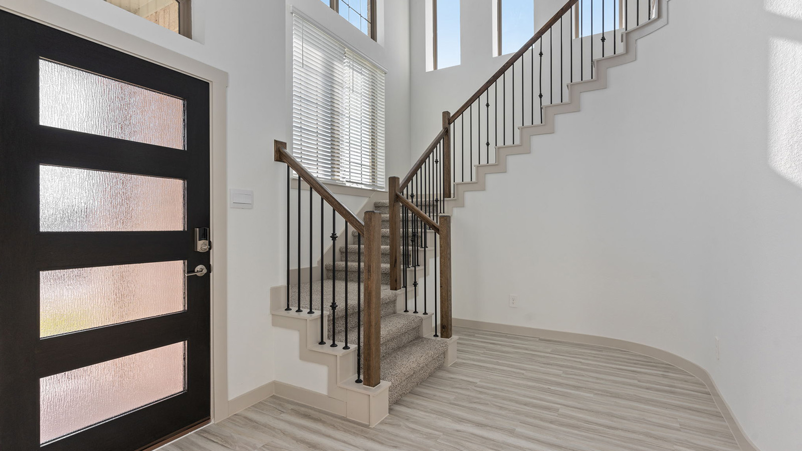 2 story entry foyer in the Alexander community in Pearland TX