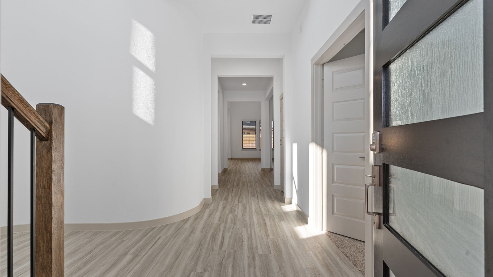 2 story entry foyer in the Alexander community in Pearland TX