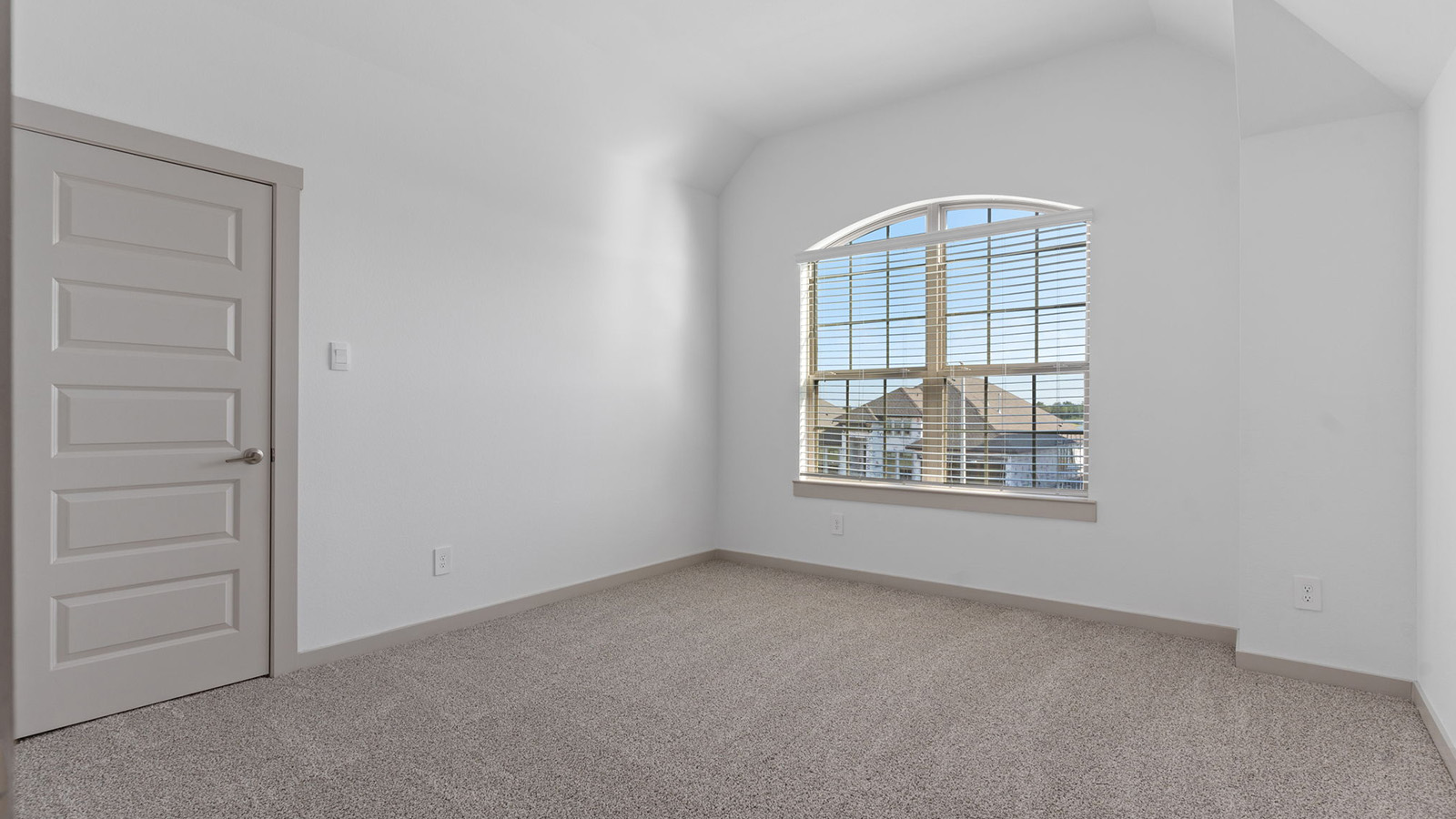 secondary bedroom with one window