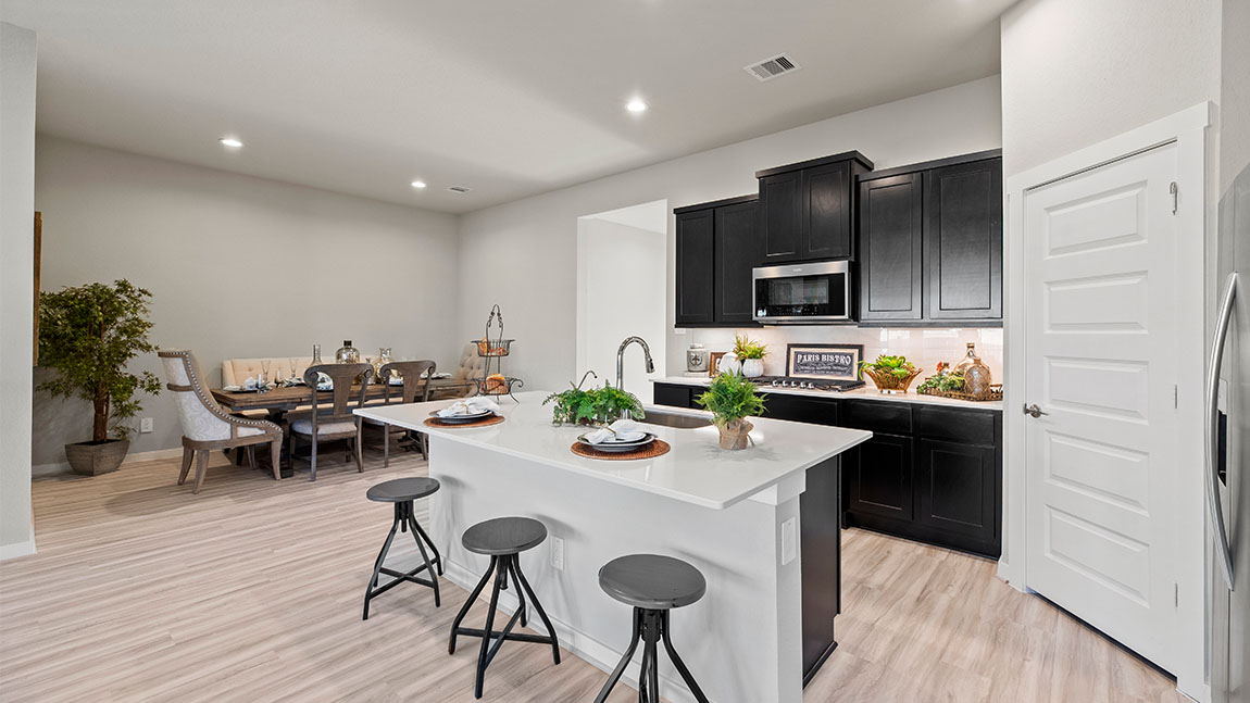 Kitchen-Breakfast nook