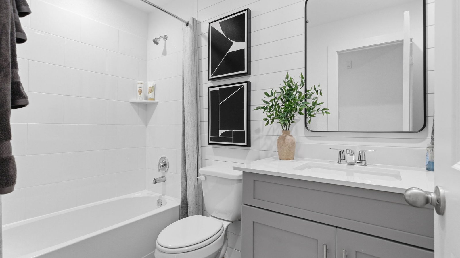 A well-designed bathroom equipped with quartz countertops, a standing tub, and a single vanity.