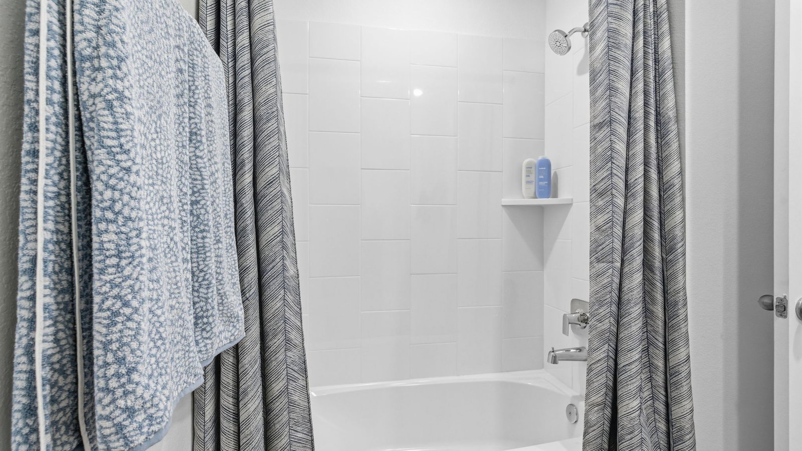 secondary bathroom tub and shower