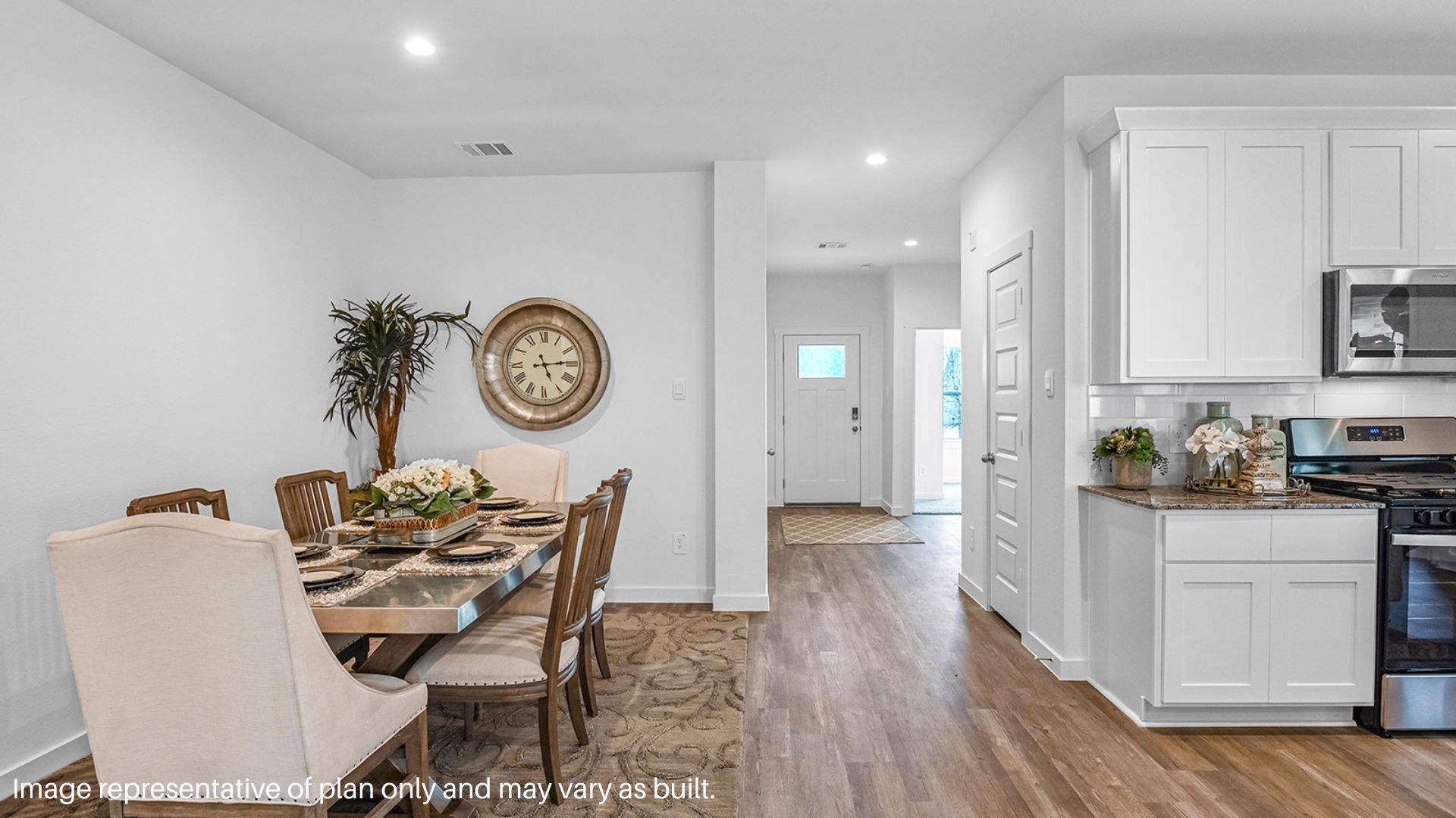 Dining room with accent wall