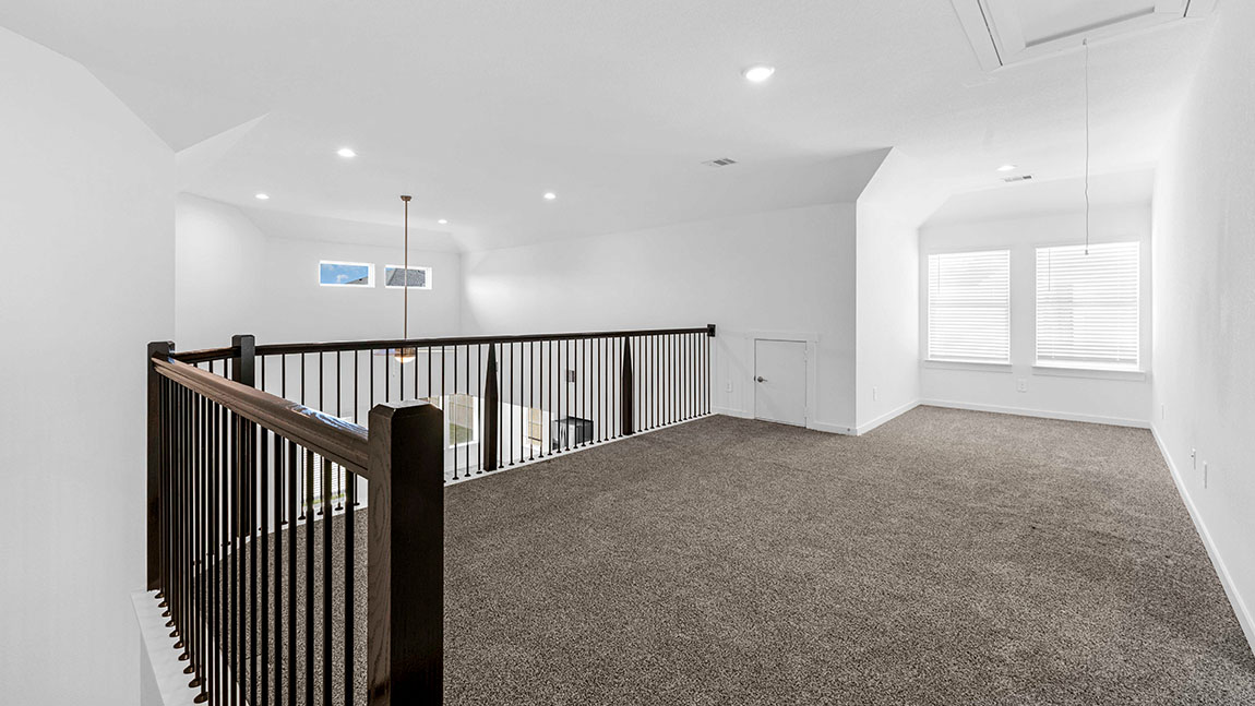 spacious upstairs flex room area