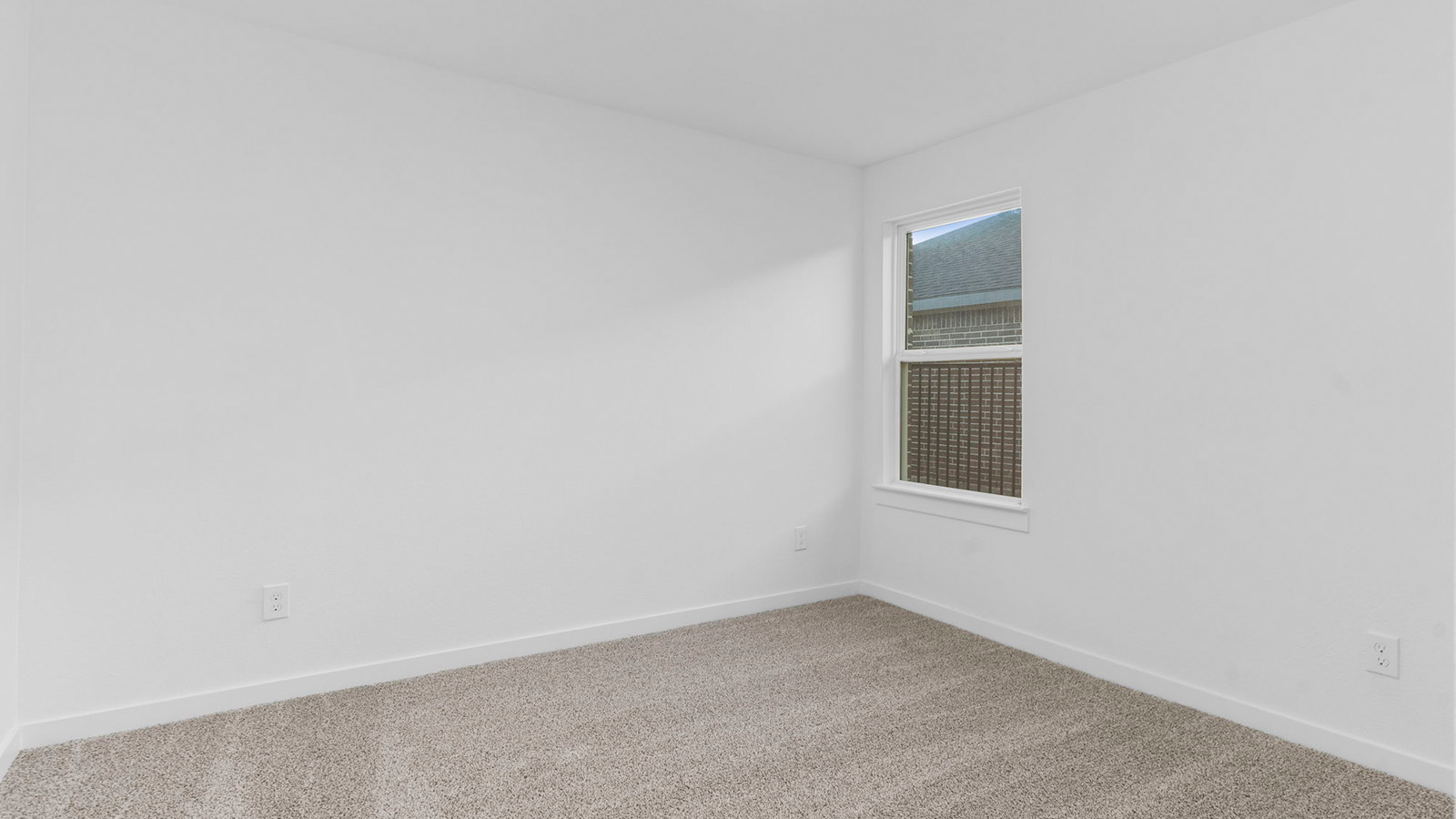 secondary bedroom with one window