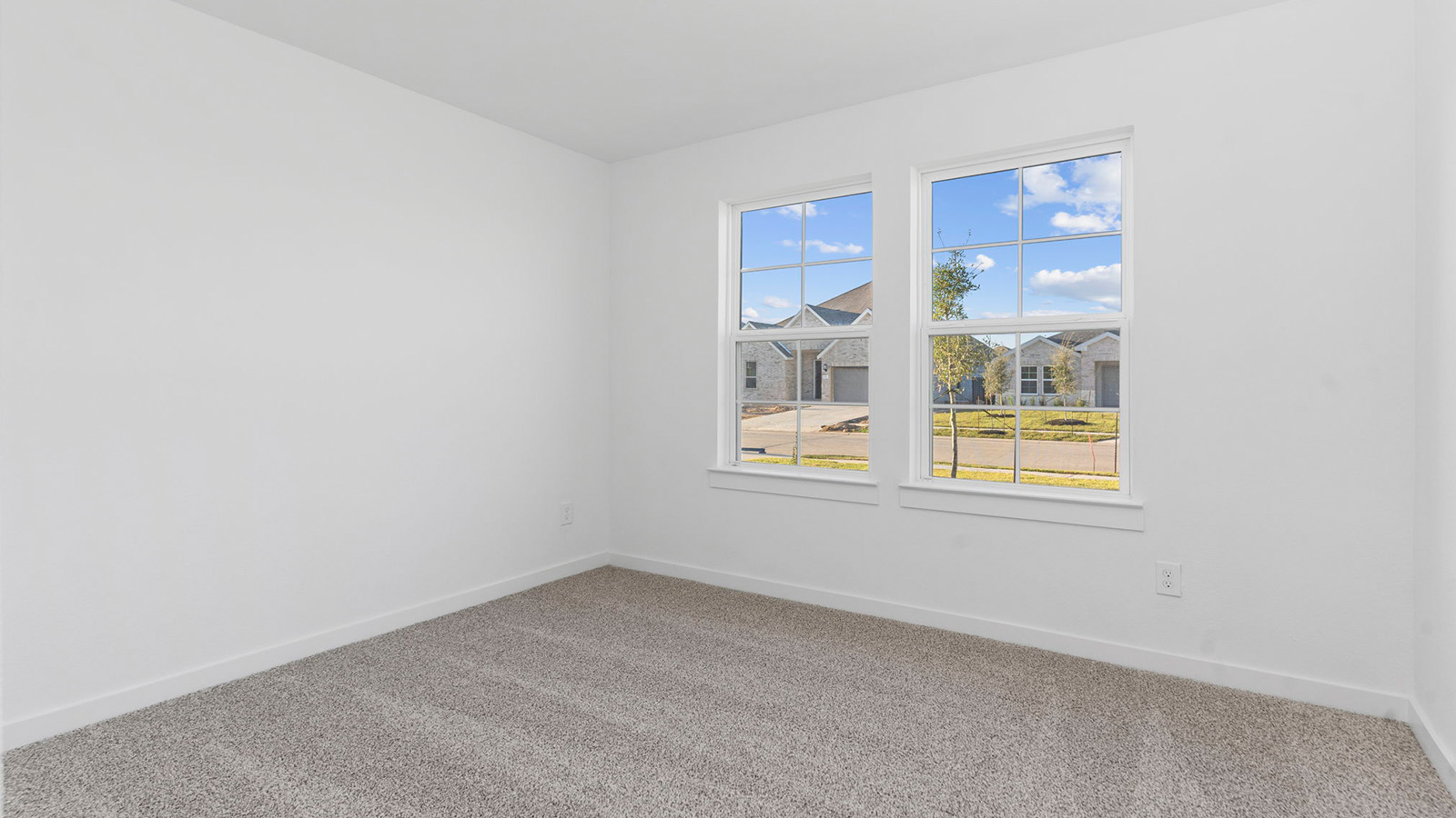 secondary bedroom with one window