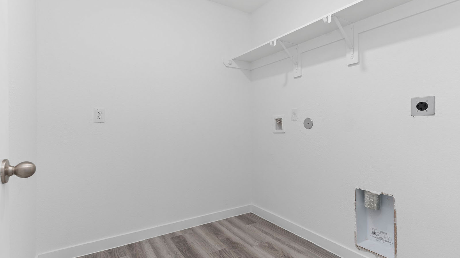 Walk in utility closet with washer and dryer hook ups