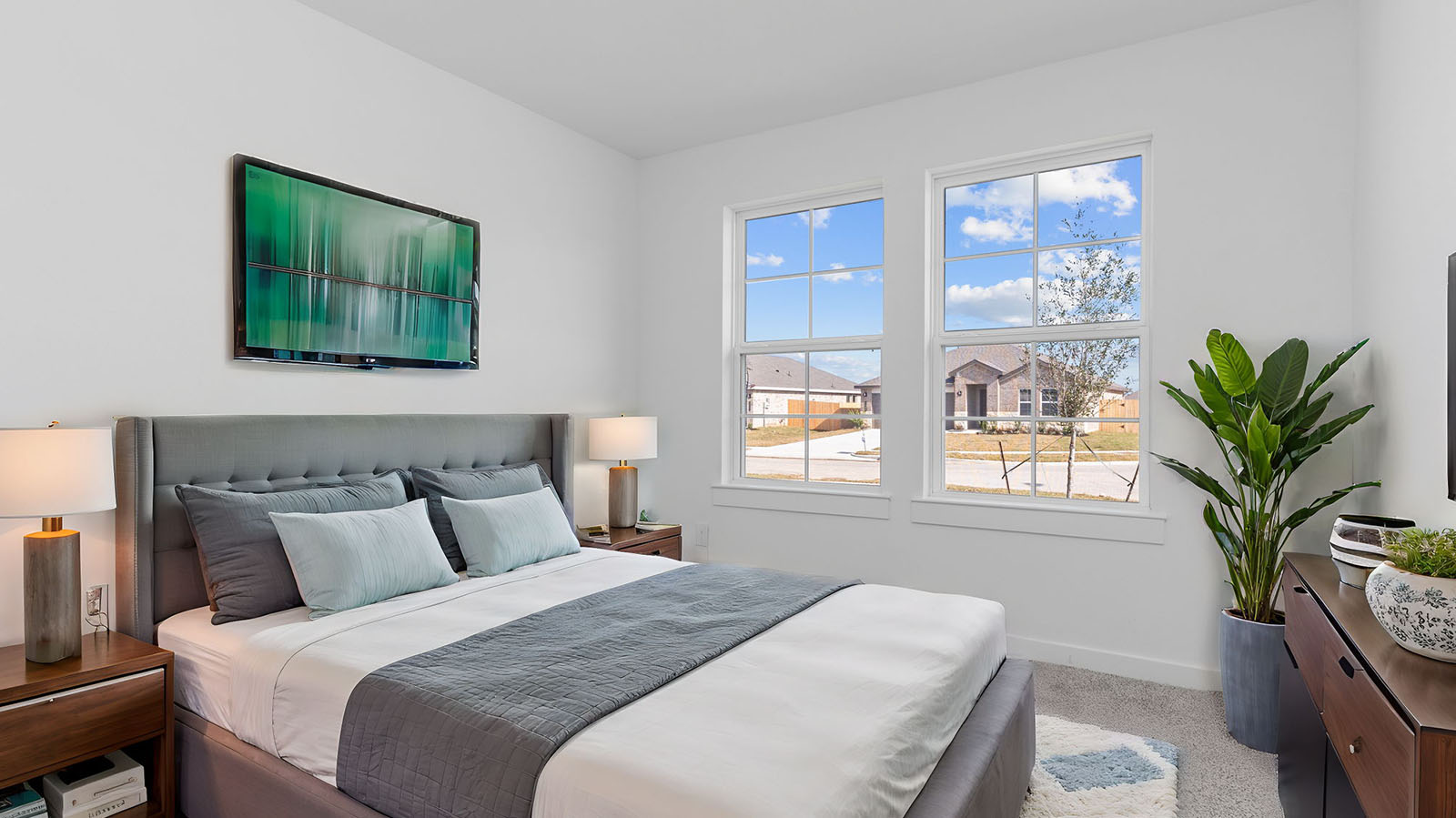 Secondary bedroom with one large window