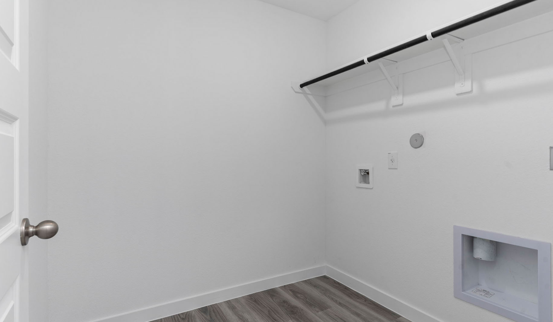 Walk in utility closet washer and dryer hook ups