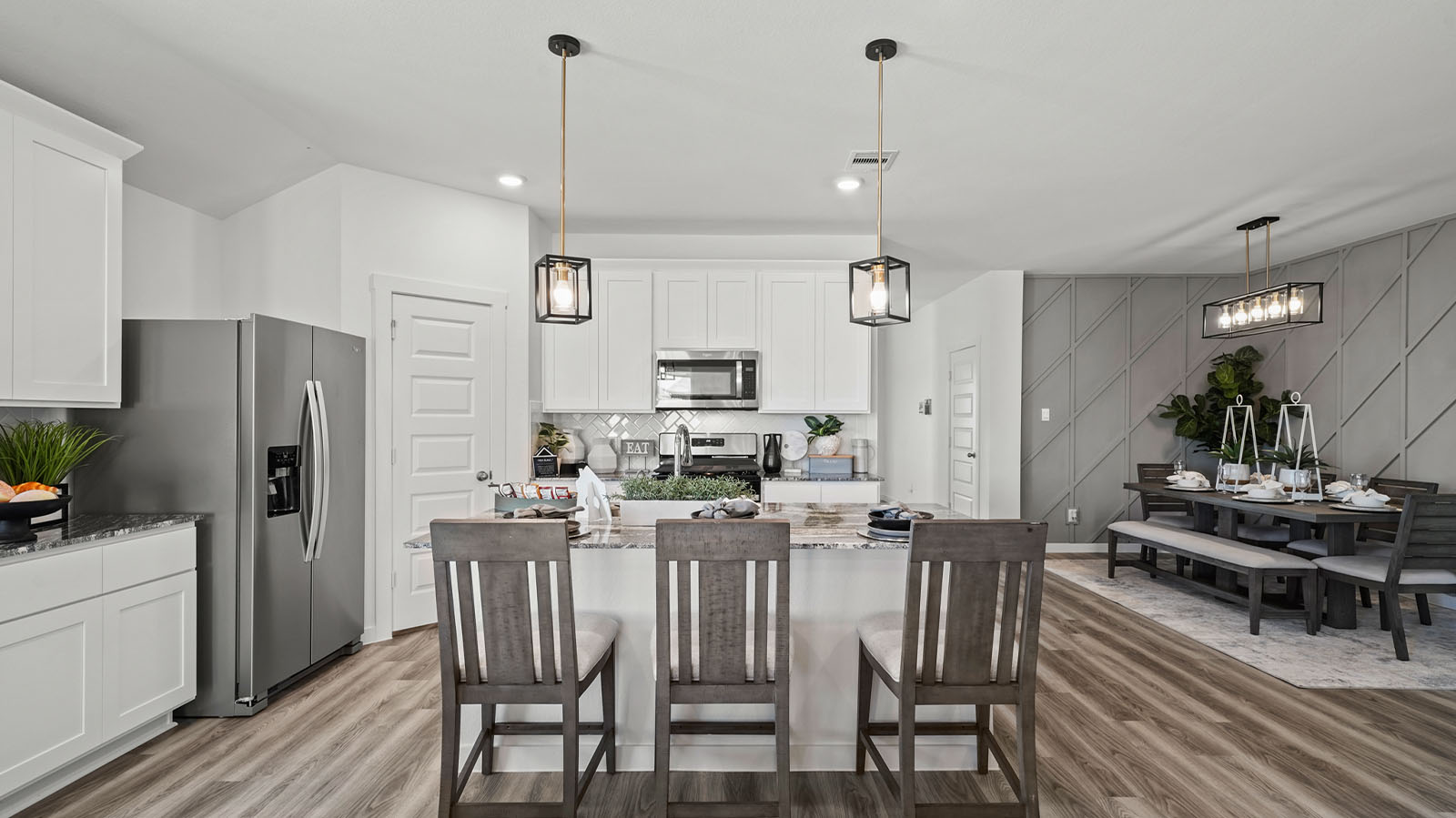 Kitchen with large island