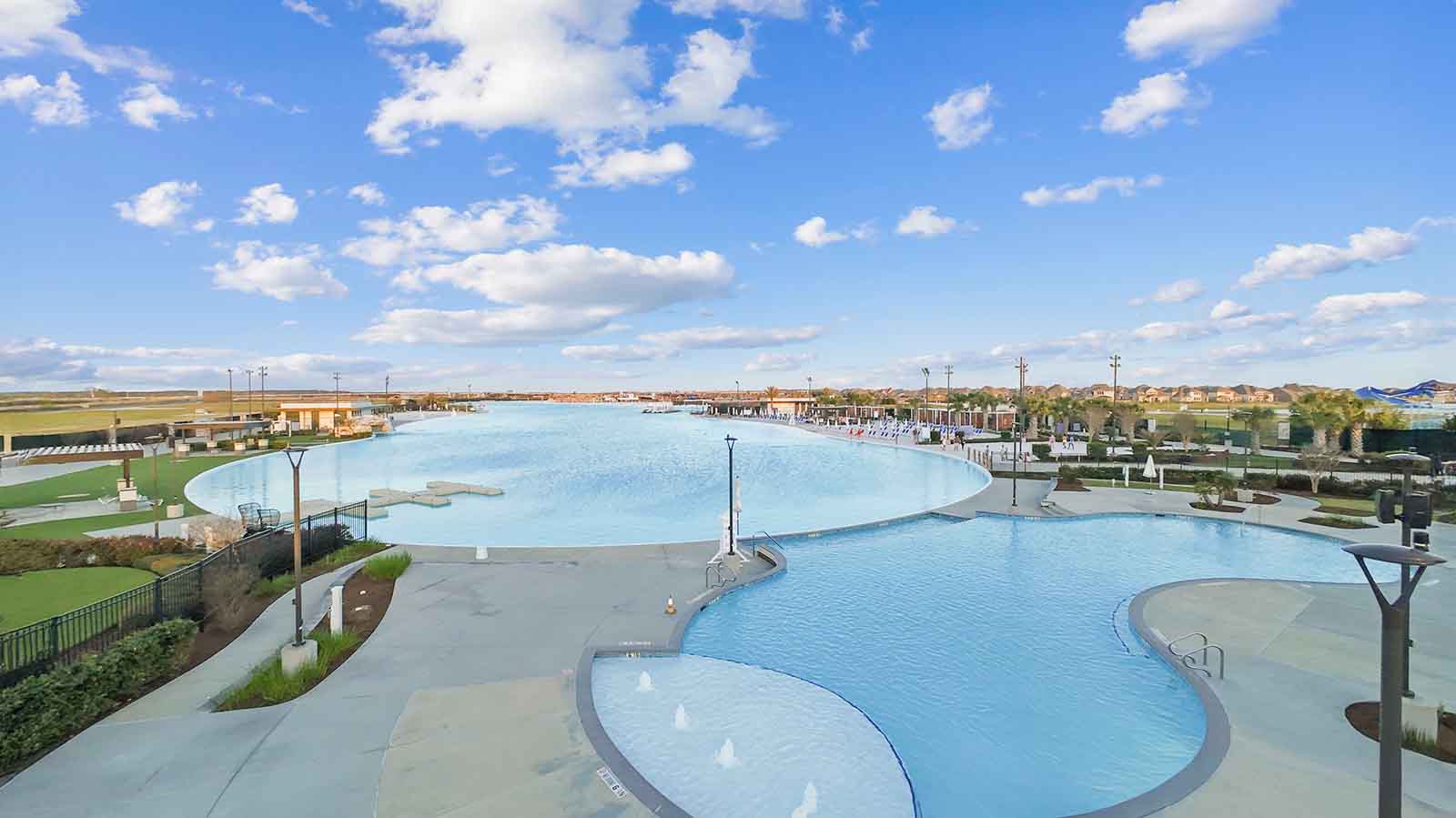 lago mar crystal lagoon in the morning
