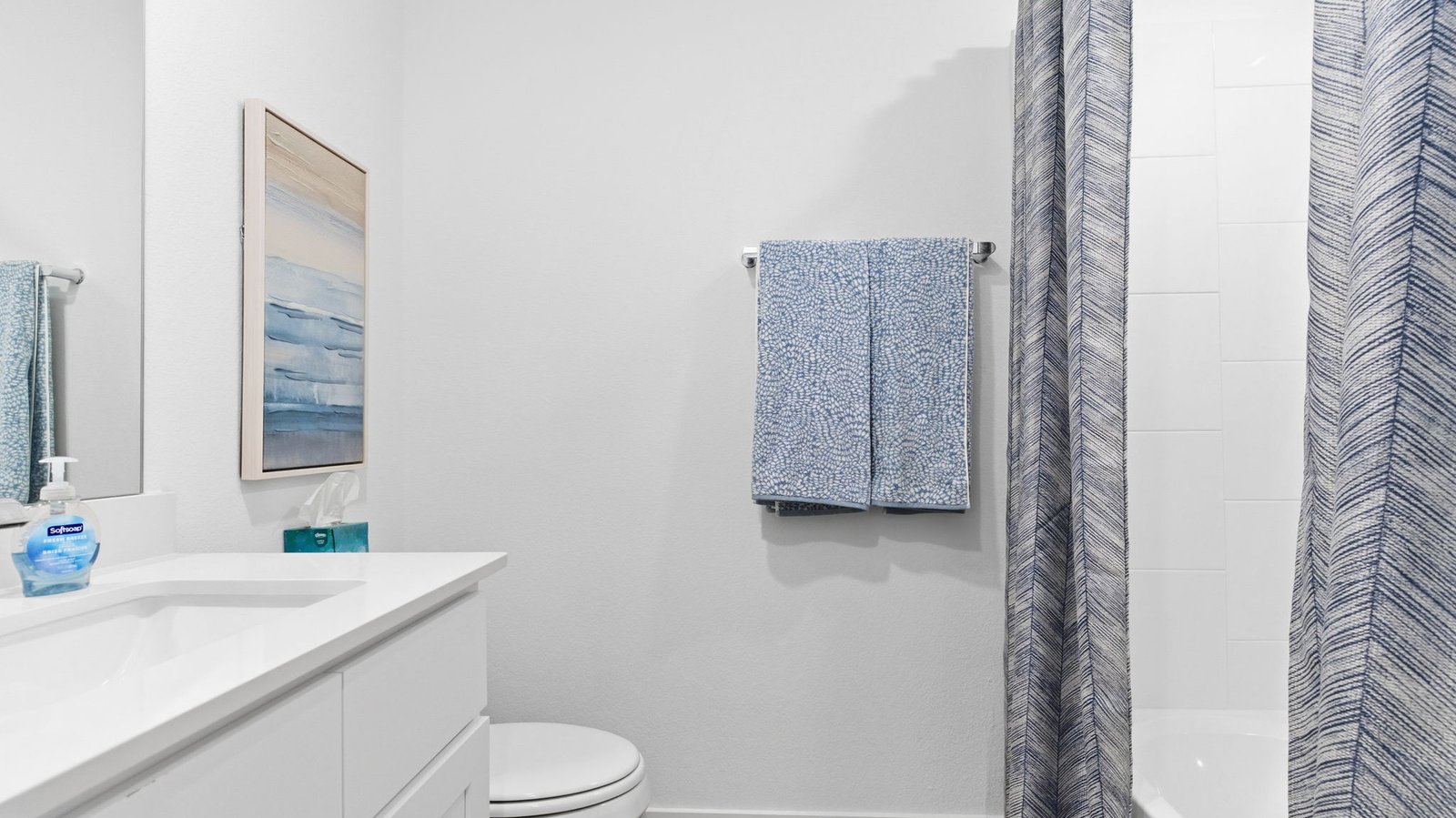 secondary full bathroom with one sink and open shelving