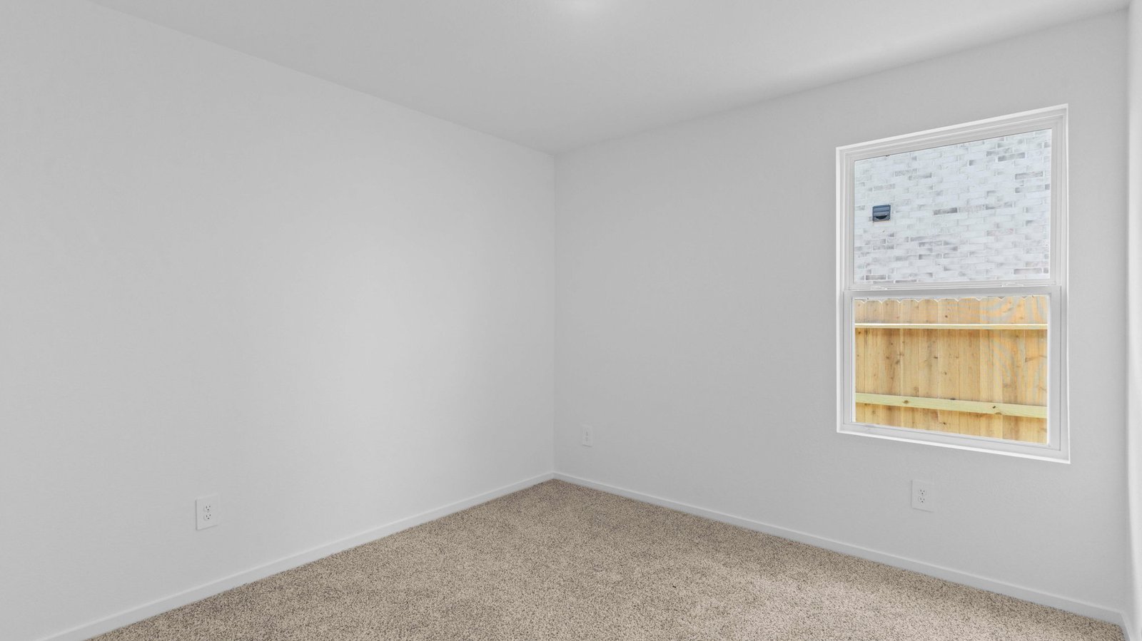 secondary bedroom with one window