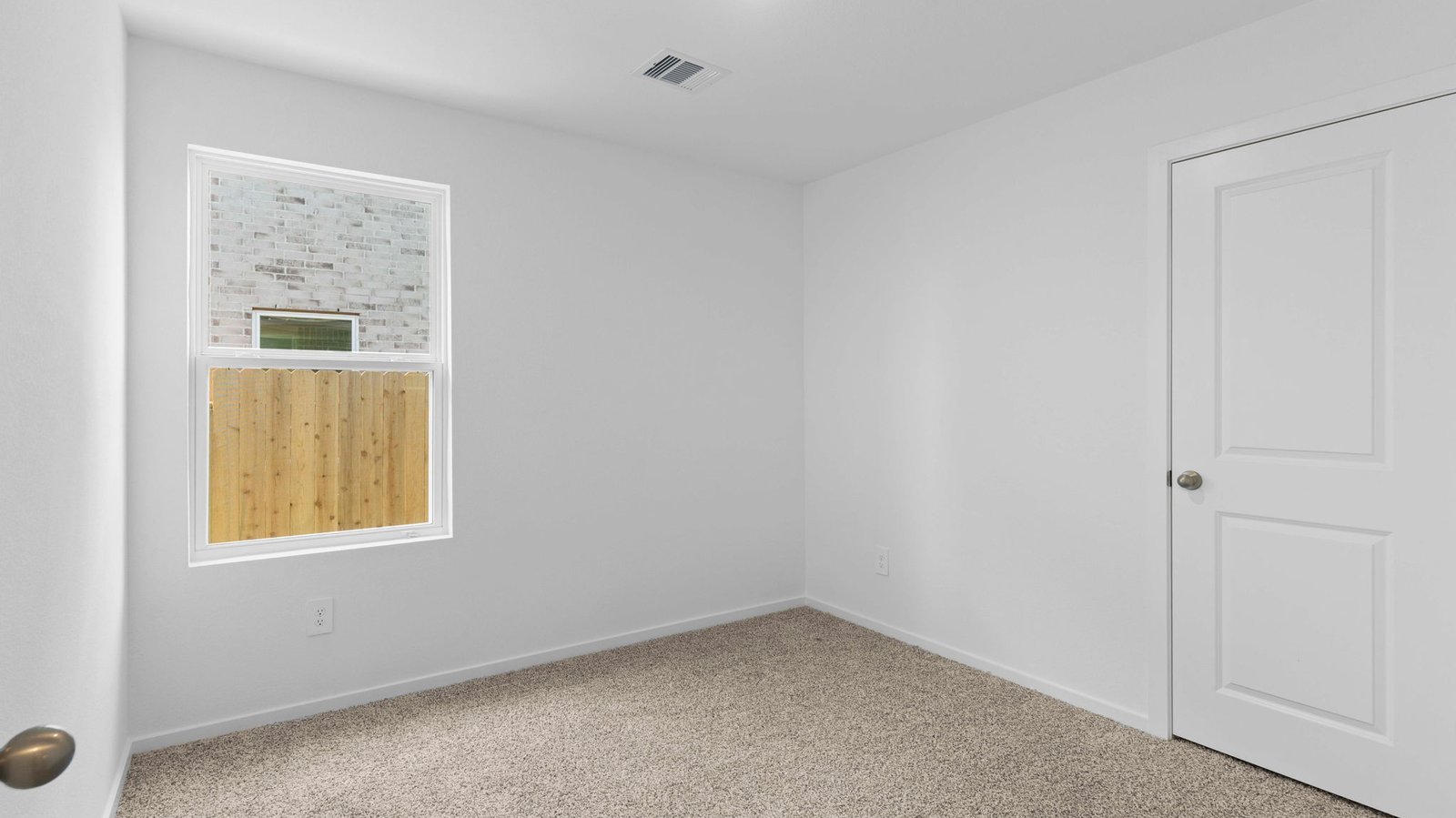 secondary bedroom with one window