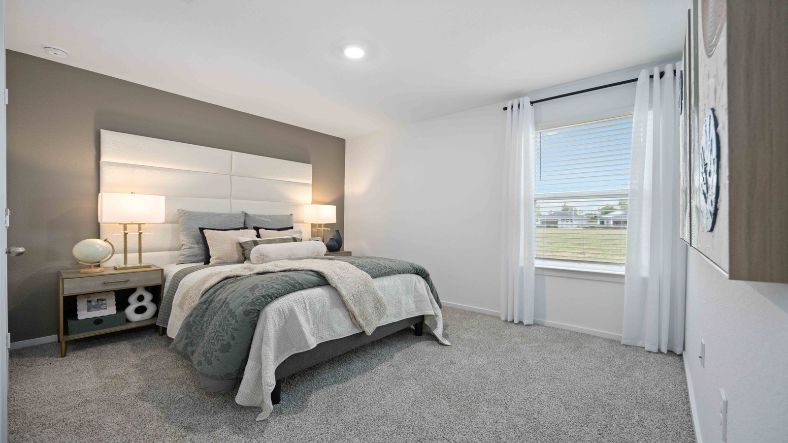 Secondary bedroom with one large windows