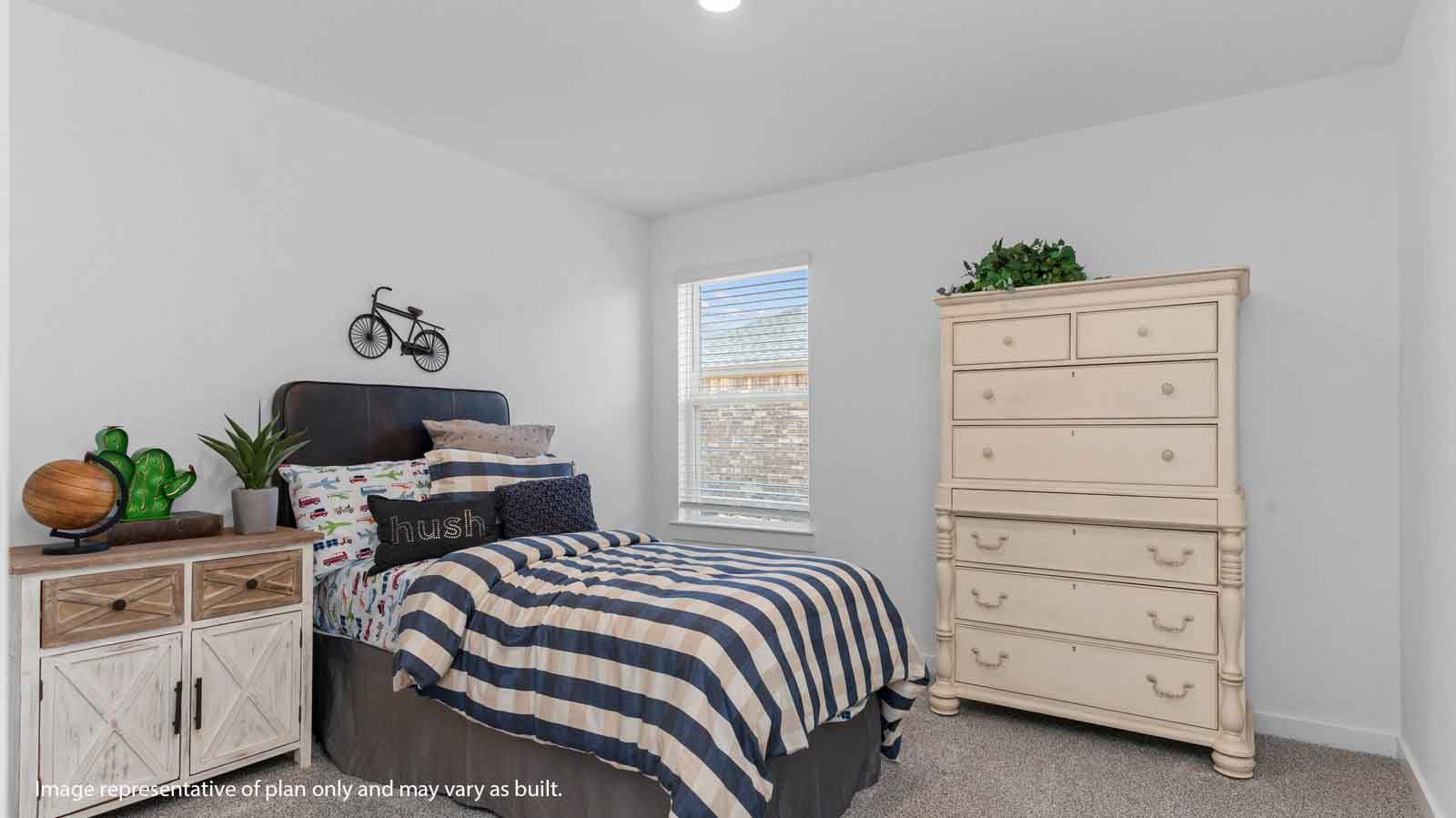 secondary bedroom with one window