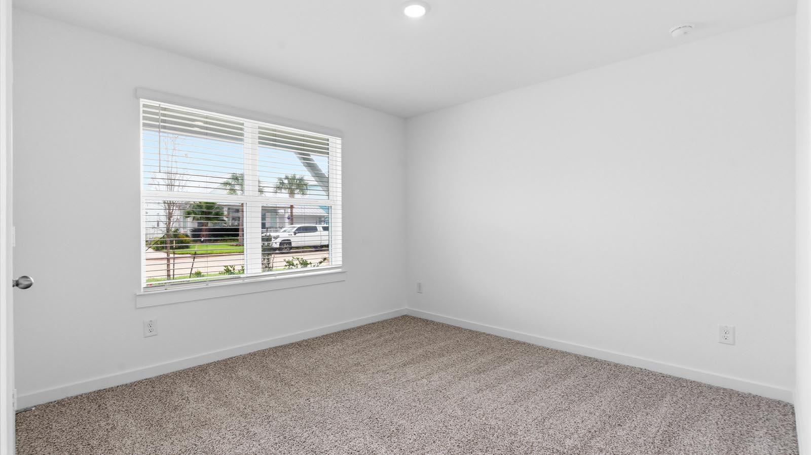 secondary bedroom with one window