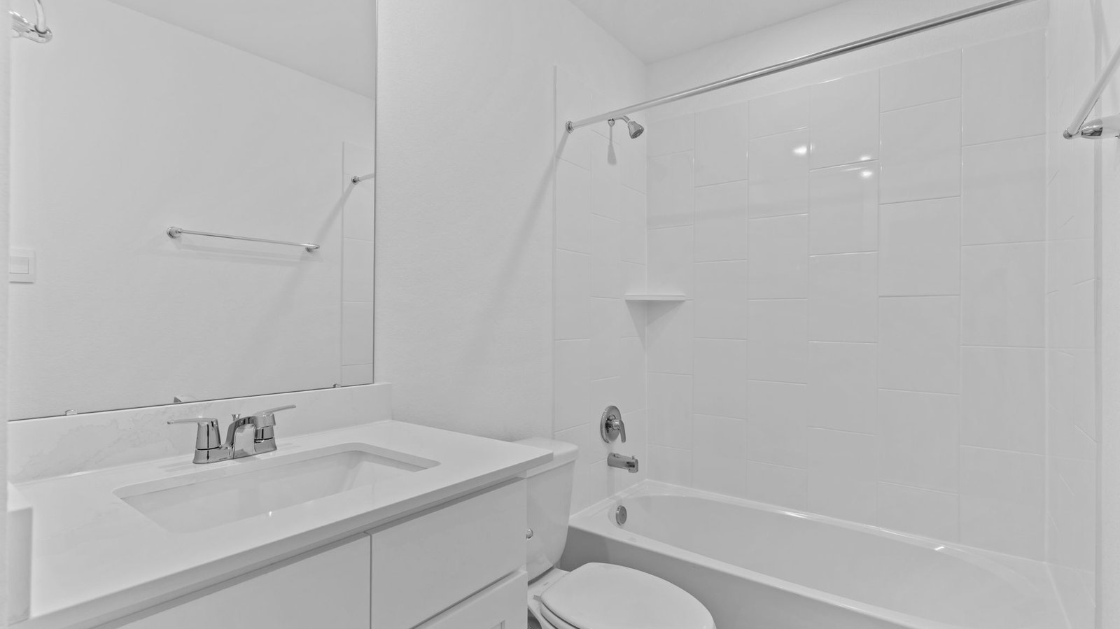 secondary full bathroom with one sink