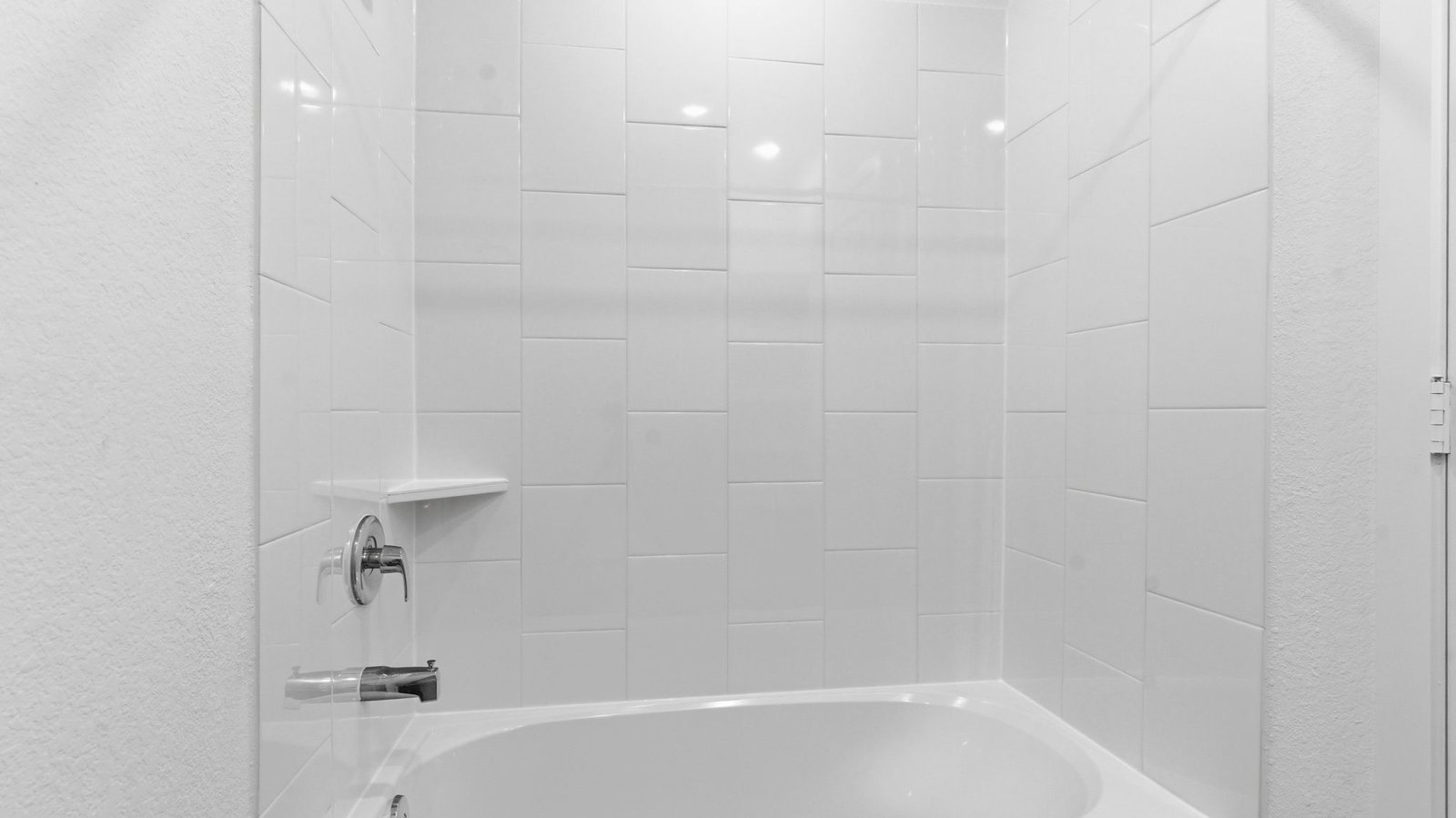 secondary bathroom tub and shower