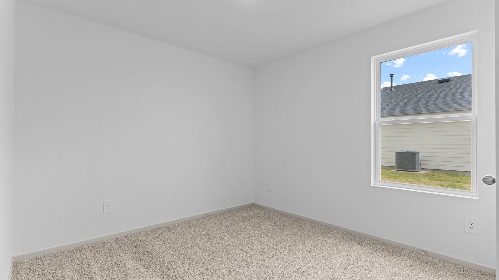 secondary bedroom with one window