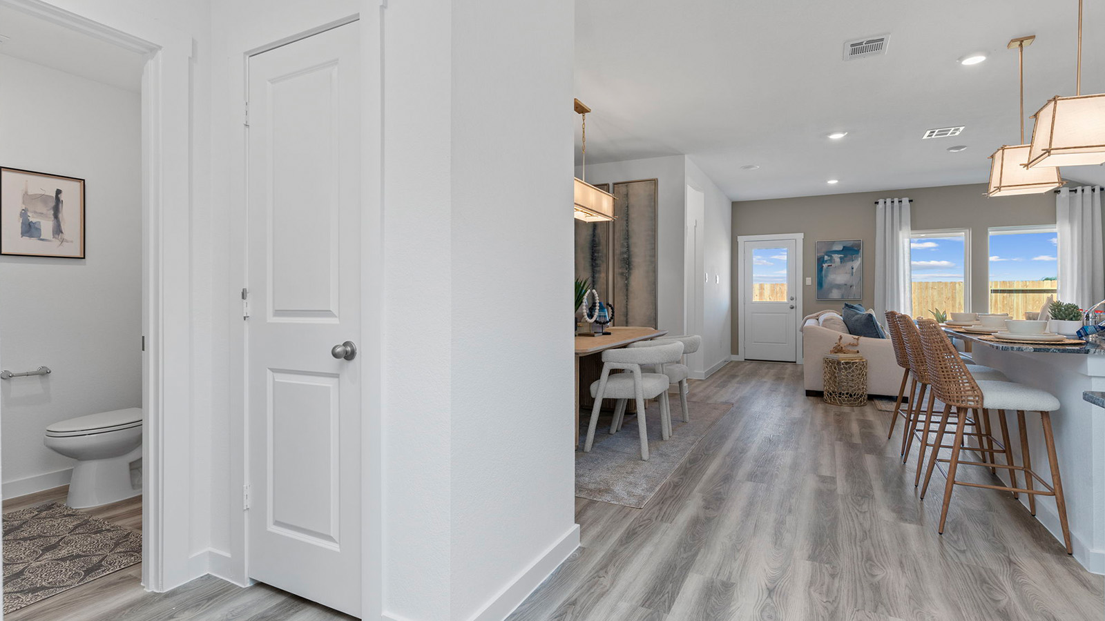 Entryway to the Foyer to the Living room and itchen