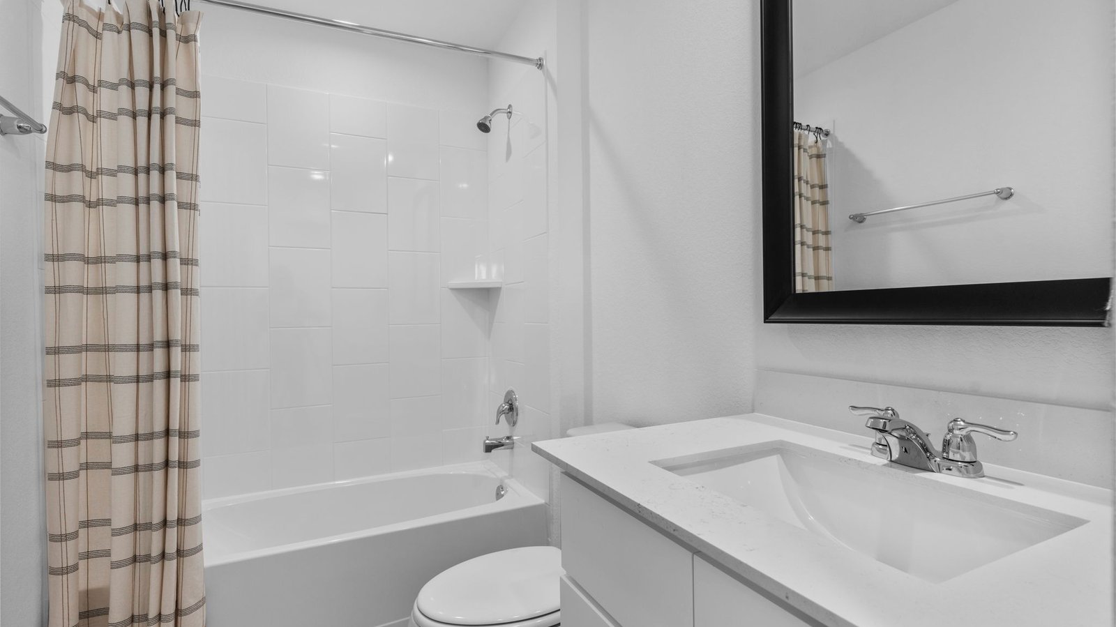 secondary full bathroom with one sink