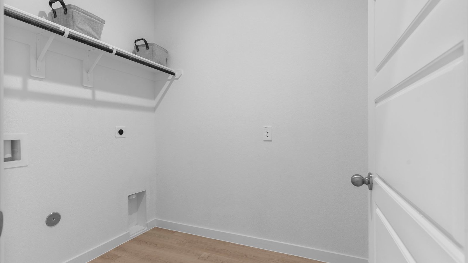 walk in laundry room