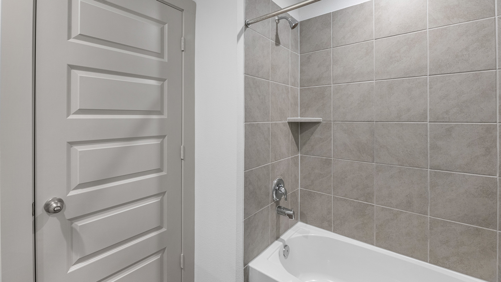 secondary bathroom tub and shower