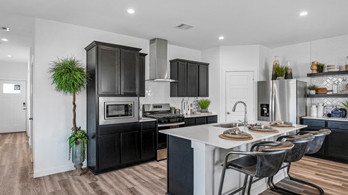 foyer to kitchen