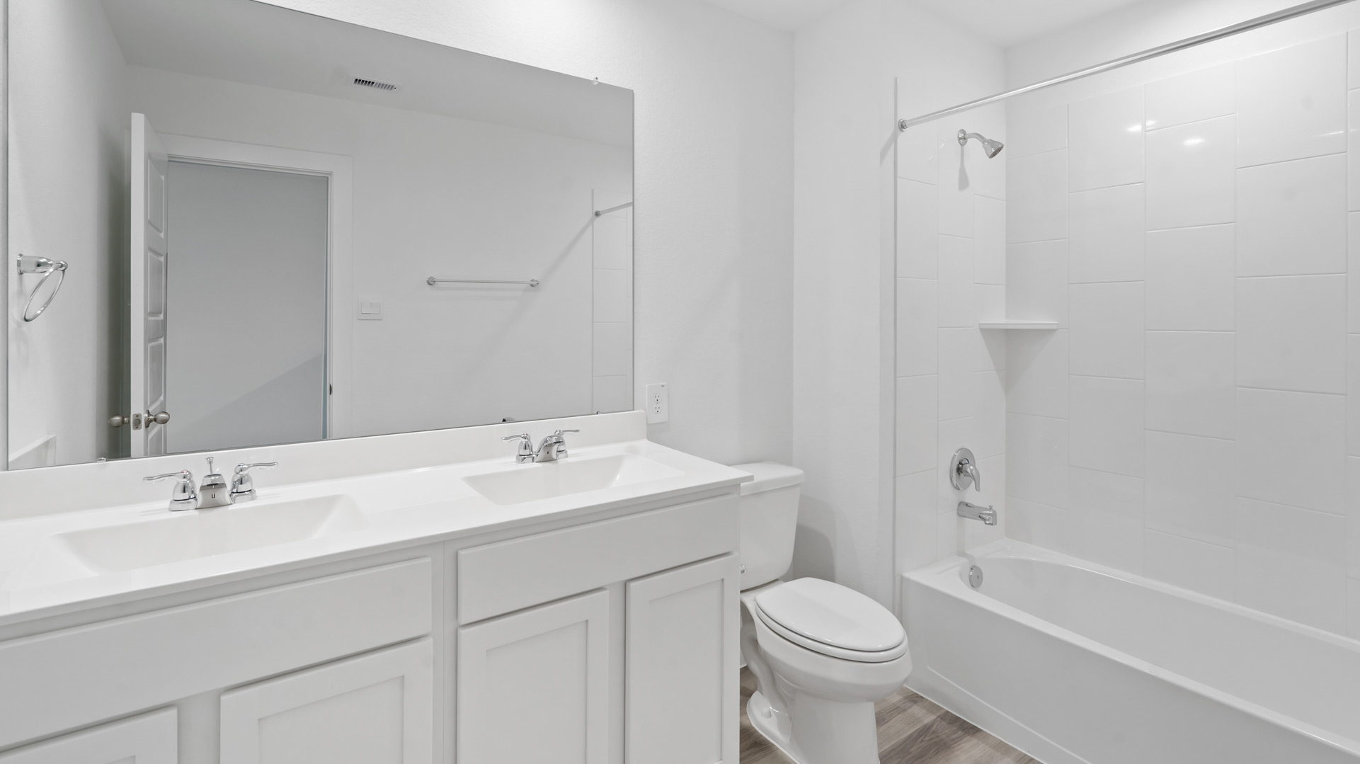 a spacious secondary bathroom with one sink vanity and standing tub