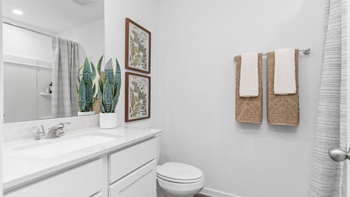 Secondary bathroom with one sink