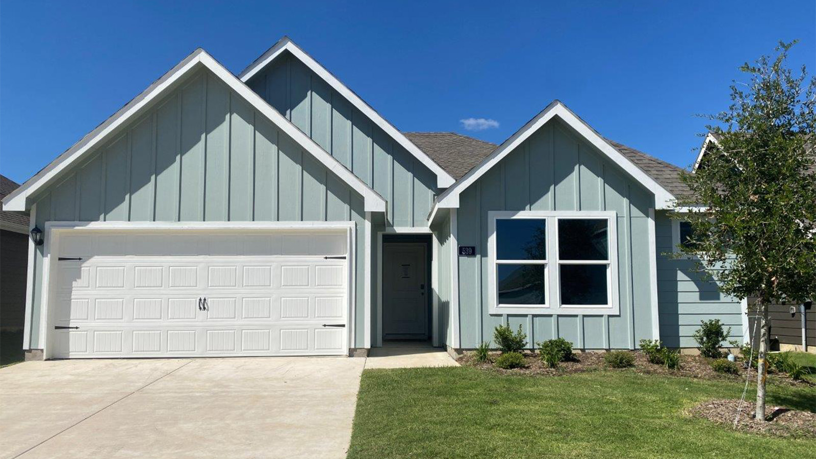 single story home with 2 car garage