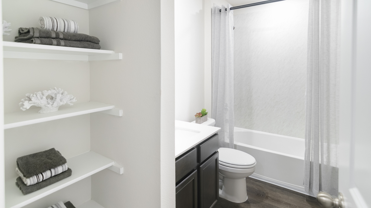 X40I secondary bathroom